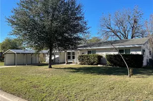 1710 Rosewood St, Seguin, TX 78155 - Photo 2