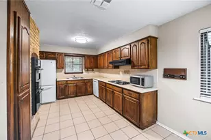 5523 King Richard St, San Antonio, TX 78229 - Photo 10