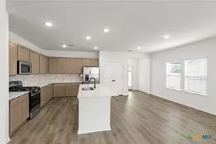 3717 Pin Oak Hls, Seguin, TX 78155 - Photo 12