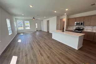 3717 Pin Oak Hls, Seguin, TX 78155 - Photo 6