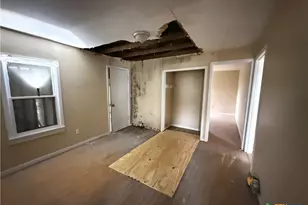 418 W Seideman St, Seguin, TX 78155 - Photo 6