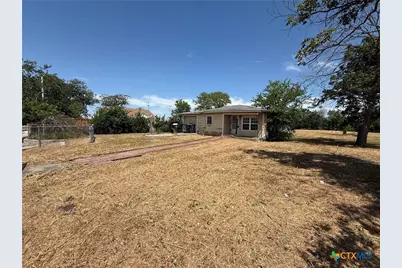 418 W Seideman Street, Seguin, TX 78155 - Photo 2