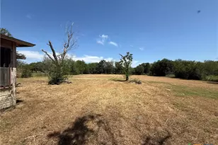 418 W Seideman St, Seguin, TX 78155 - Photo 8