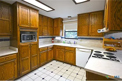 240 Oak Court, New Braunfels, TX 78132 - Photo 10