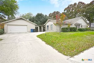 240 Oak Ct, New Braunfels, TX 78132 - Photo 2