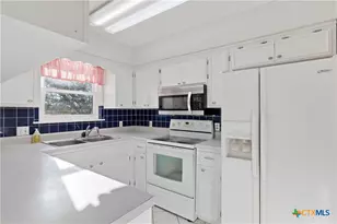 151 Hillside St, Seguin, TX 78155 - Photo 8