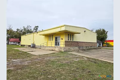 1616 Avenue F, Bay City, TX 77414 - Photo 2