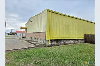 1616 Avenue F, Bay City, TX 77414 - Photo 10