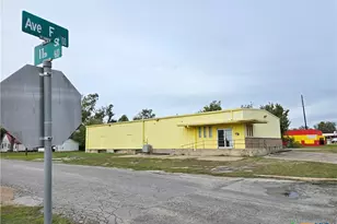 1616 Avenue F, Bay City, TX 77414 - Photo 1
