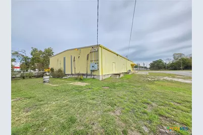 1616 Avenue F, Bay City, TX 77414 - Photo 8