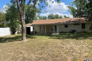 106 Huff St, Luling, TX 78648 - Photo 8