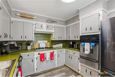 403 Salisbury Lane, Victoria, TX 77904 - Photo 14