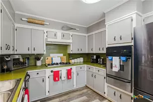 403 Salisbury Ln, Victoria, TX 77904 - Photo 14