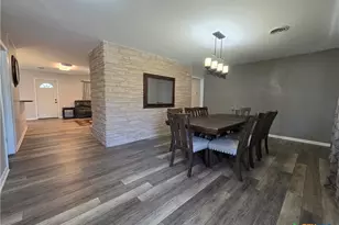 403 Salisbury Ln, Victoria, TX 77904 - Photo 4