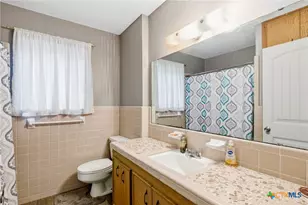 403 Salisbury Ln, Victoria, TX 77904 - Photo 16
