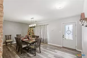 403 Salisbury Ln, Victoria, TX 77904 - Photo 8