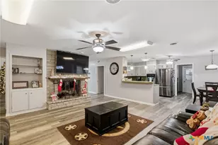 403 Salisbury Ln, Victoria, TX 77904 - Photo 8