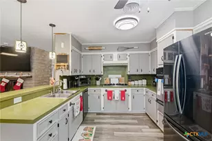 403 Salisbury Ln, Victoria, TX 77904 - Photo 12