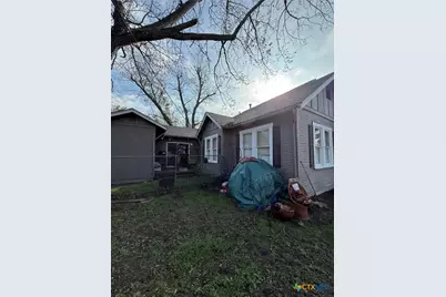 513 N San Marcos Street, Seguin, TX 78155 - Photo 2