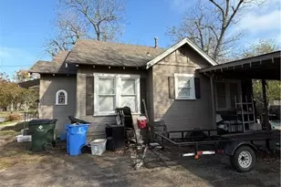 513 N San Marcos St, Seguin, TX 78155 - Photo 4