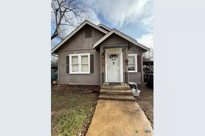 513 N San Marcos Street, Seguin, TX 78155 - Photo 1