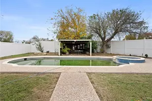 140 Englemann, Seguin, TX 78155 - Photo 12