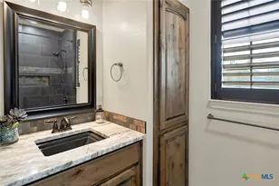 1309 E St, Floresville, TX 78114 - Photo 26