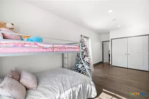 23019 Hilltop Peaks, Elmendorf, TX 78112 - Photo 20