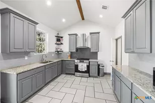 23019 Hilltop Peaks, Elmendorf, TX 78112 - Photo 6