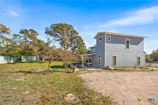 23019 Hilltop Peaks, Elmendorf, TX 78112 - Photo 32