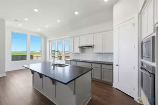 255 White Oak, Castroville, TX 78009 - Photo 2