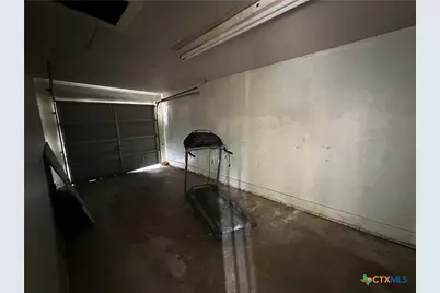 118 Massanet Street, Port Lavaca, TX 77979 - Photo 8