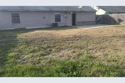 118 Massanet Street, Port Lavaca, TX 77979 - Photo 8