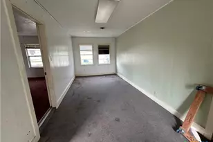 118 Massanet St, Port Lavaca, TX 77979 - Photo 4