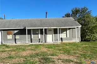 118 Massanet St, Port Lavaca, TX 77979 - Photo 1