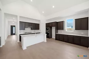 437 Hulda Trl, New Braunfels, TX 78130 - Photo 6