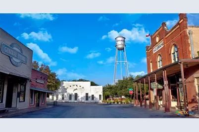 437 Hulda Trail, New Braunfels, TX 78130 - Photo 10