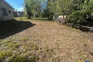 2014 E Mimosa Ave, Victoria, TX 77901 - Photo 4