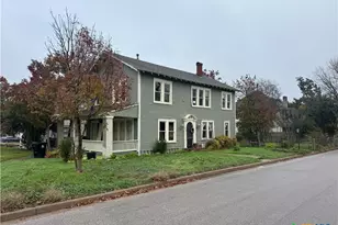 803 N 13th St, Temple, TX 76501 - Photo 1