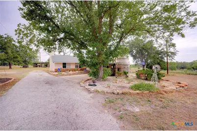 4598 State Highway 173, Devine, TX 78016 - Photo 4