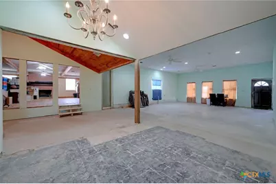 4598 State Highway 173, Devine, TX 78016 - Photo 10