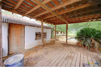 4598 State Highway 173, Devine, TX 78016 - Photo 28