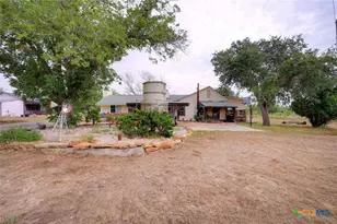 4598 State Hwy 173, Devine, TX 78016 - Photo 2