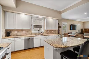 260 N Santa Clara Ave, New Braunfels, TX 78130 - Photo 6