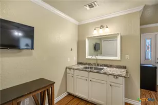 260 N Santa Clara Ave, New Braunfels, TX 78130 - Photo 30