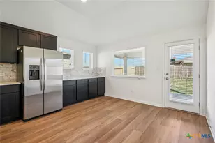 3721 Pin Oak Hls, Seguin, TX 78155 - Photo 6