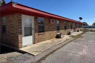 703 E Ave J, Lampasas, TX 76550 - Photo 42