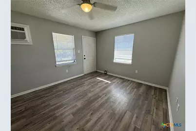 703 E Avenue J, Lampasas, TX 76550 - Photo 34