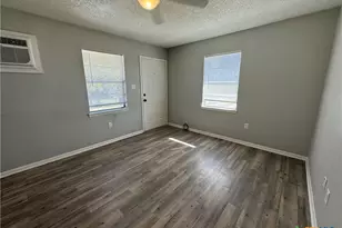 703 E Ave J, Lampasas, TX 76550 - Photo 34