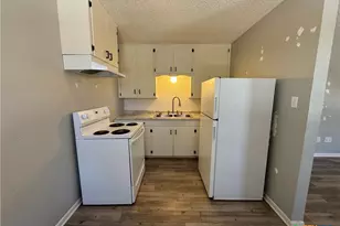 703 E Ave J, Lampasas, TX 76550 - Photo 20